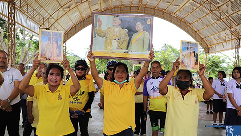 กลุ่มภาคีร่วมมือ “ บวร ” บ้านสามร้อยกล้า ร่วมร้องเพลงชาติ แสดงเจตนารมณ์ปกป้องสถาบัน