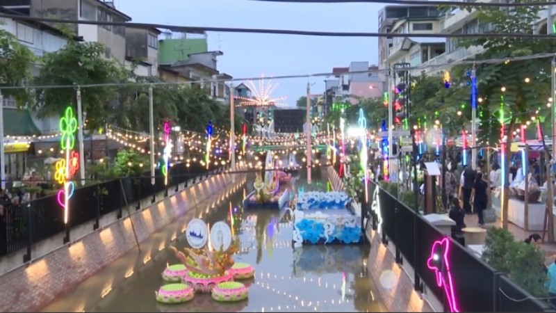 ชวนคนกรุงฯ แวะเดิน ชม ชิม แชะ ช้อป "ถนนคนเดิน คลองโอ่งอ่าง" คืนวันลอยกระทง
