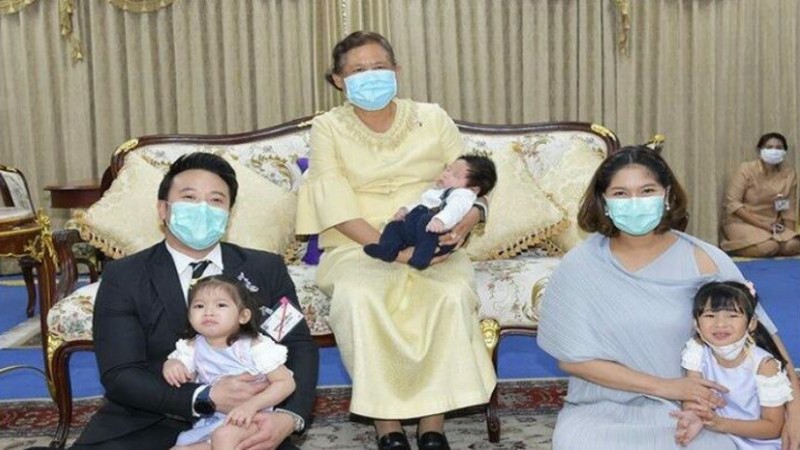 กรมสมเด็จพระเทพฯ ทรงขลิบผมไฟให้ น้องเปรม ลูกชาย "มิค-เบนซ์"