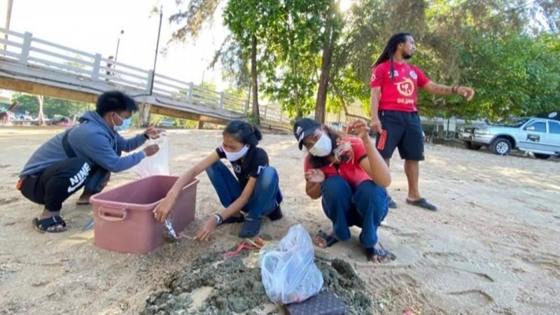 หนุ่มเจ้าของเรือทัวร์ ซื้อปูไข่ปล่อยคืนธรรมชาติ เตือนสติคนอย่ากินอย่างเดียว