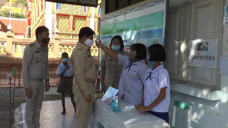 ผอ.สพป.อุทัยธานี เขต 1 ลงพื้นที่ตรวจเข้ม มาตรการป้องกันโควิด-19 ในโรงเรียน