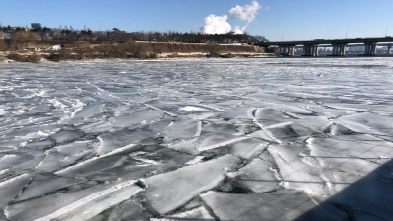 หนาวจัด "เกาหลี" เจออุณหภูมิติดลบ 20 แม่น้ำกลายเป็นลานน้ำแข็ง 