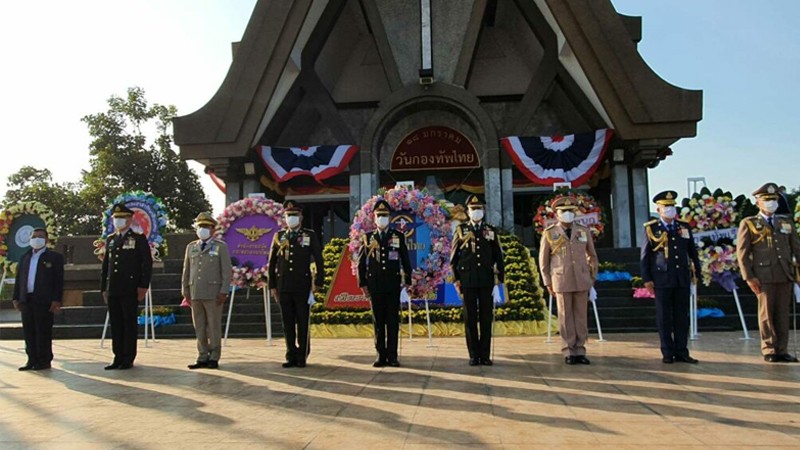 ผบ.ทสส. นำเหล่าทัพ วางพวงมาลาปฏิญาณตนต่อธงชัยเฉลิมพล เนื่องในวันกองทัพไทย