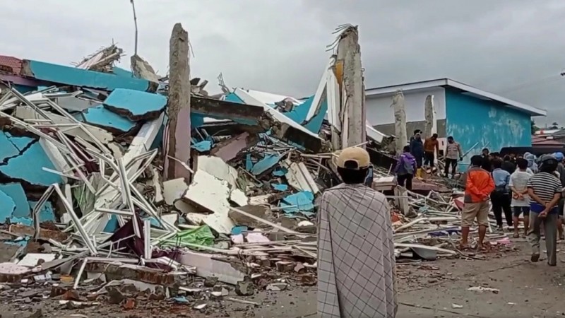 "อินโดนีเซีย" อ่วมหนัก พายุฝนถล่มซ้ำหลังเกิดแผ่นดินไหว มีผู้เสียชีวิตแล้ว 80 ราย