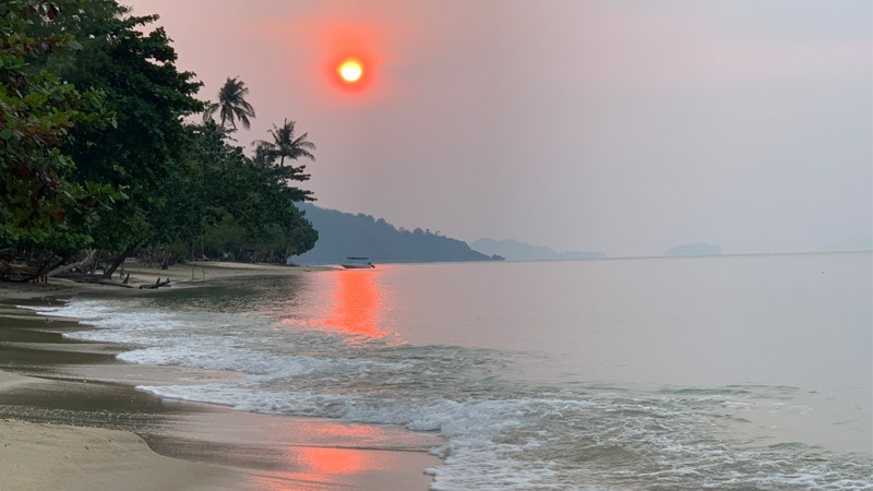 "เกาะช้าง" เงียบเหงา ! หลังโควิด-19 ระบาดรอบใหม่ การท่องเที่ยวหยุดชะงัก