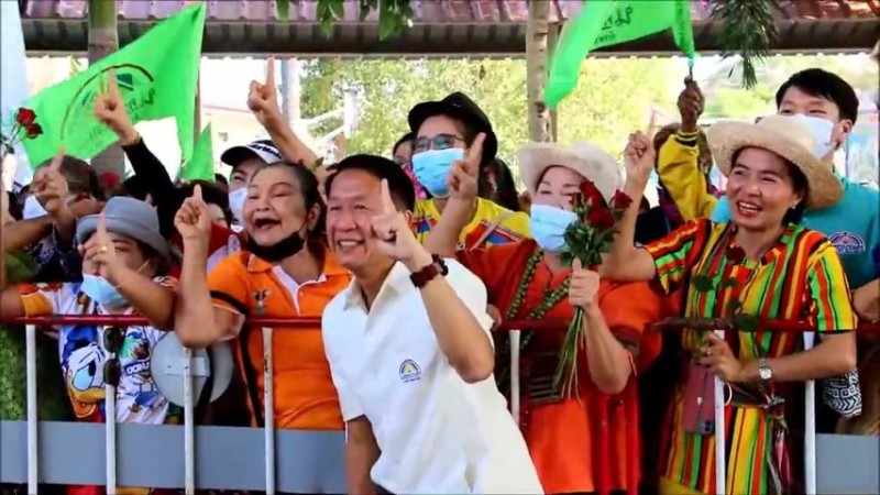 อุดรธานี คึกคัก! วันแรกสมัครเลือกตั้งเทศบาลนครอุดร กองเชียร์แห่ให้กำลังใจ