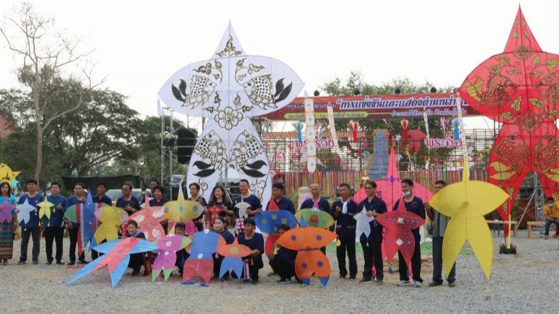 ผู้ว่าฯสุโขทัย ร่วมเปิดงานการแข่งขันและแสดงตํานานว่าวพระร่วงพระลือ ประจําปี 2564