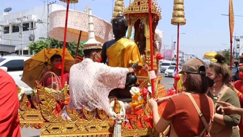 สุพรรณบุรี ประเพณีแห่พระซักพระสรงน้ำพระถวายบัวแดงแห่งเดียวในจังหวัด