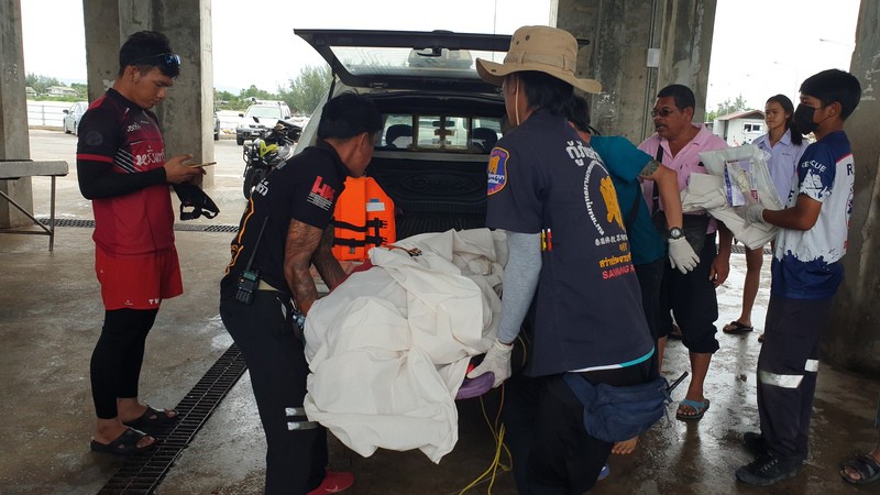 ญาติเศร้า! พบร่าง "น้องฟีฟ่า" พลัดตกเรือดับ หลังช่วยพ่อออกหาปลาทูในทะเล