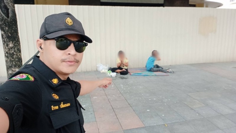 สายตรวจเทศกิจพระนคร "City Police" กวดขันจัดระเบียบคนเร่ร่อน 7 ราย ถนนราชดำเนินกลาง ขาเข้า