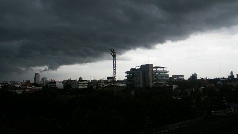  กรมอุตุฯ เตือน 7 วันข้างหน้า ฝนถล่ม ลมแรง น้ำท่วมฉับพลัน