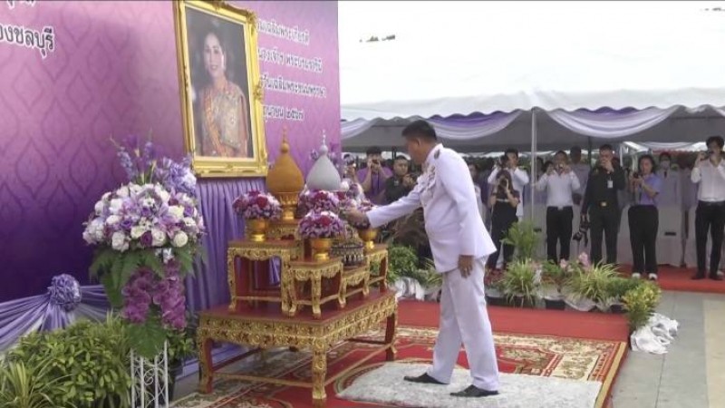 ชลบุรี พิธีเจริญพระพุทธมนต์ ทำบุญตักบาตร ถวายเป็นพระราชกุศล เนื่องในวันเฉลิมพระชนมพรรษา สมเด็จพระนางเจ้าฯ พระบรมราชินี