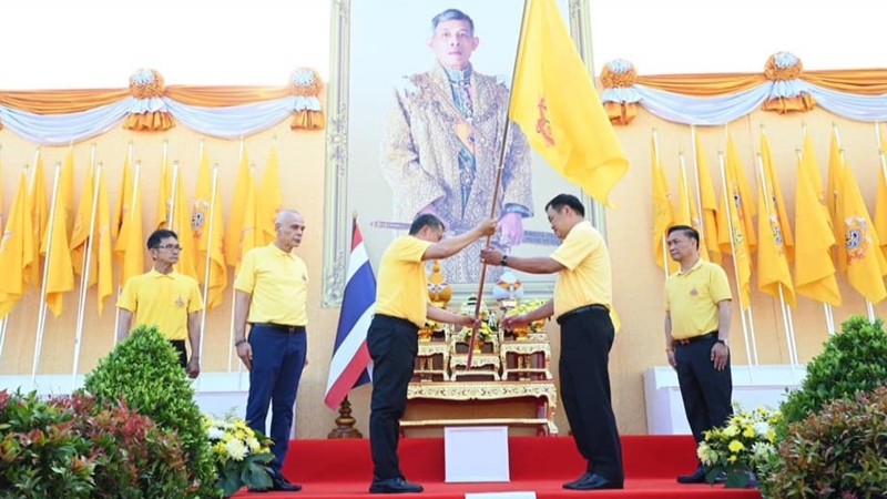 มท.1 ปธ.พิธีรับมอบธงตราสัญลักษณ์ งานมหามงคลเฉลิมพระเกียรติ "ในหลวง"