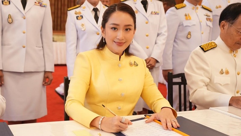 "แพทองธาร" นำพรรคเพื่อไทย ลงนามถวายพระพรพระบาทสมเด็จพระเจ้าอยู่หัว