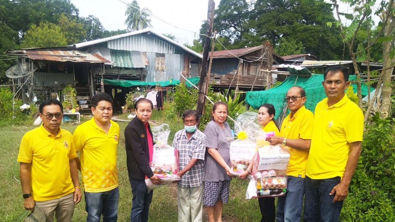  สว.ศรายุทธ ร่วมกับ อบต.หนองผักนาก มอบถุงยังชีพให้กลุ่มเปราะบางและผู้สูงอายุ