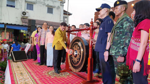 "นอภ.ทองผาภูมิ" เป็นประธานเปิดโครงการส่งเสริมการท่องเที่ยว "ถนนนั่งยอง ทองผาภูมิ 2562" เล่นเอาขาโจ๋นักท่องเที่ยวชาวไทยและชาวต่างชาติ