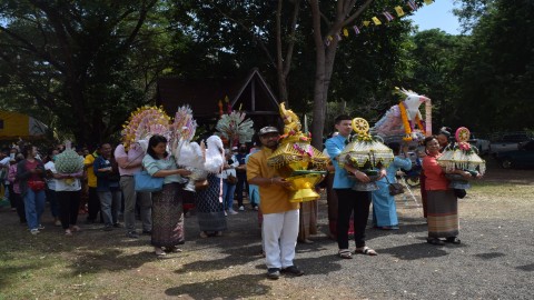 "พุทธศาสนิกชน" ร่วมทอดผ้ากฐินสามัคคี ประจำปี 2565 ที่ศูนย์ปฏิบัติธรรม สาขาหลวงพ่อประทวน เกจิดังเมืองโคราช