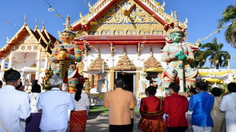 ประธานสภาวัฒนธรรมฯ  นำชาวพุทธบวงสรวงท้าวเวสสุวรรณเทพผู้ยิ่งใหญ่ในท้าวจตุโลกบาลทั้ง 4 อธิบดีแห่งอสูร หน้าพระวิหารหลวงพ่อโต