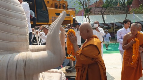 ยิ่งใหญ่อลังการพิธีอัญเชิญพระพุทธธรรมจักรองค์ที่ 131