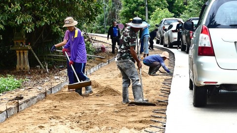 ชุมพร ปปช.ชุมพร ตามโครงการสร้างถนนคอนกรีต .ต.นาพญา