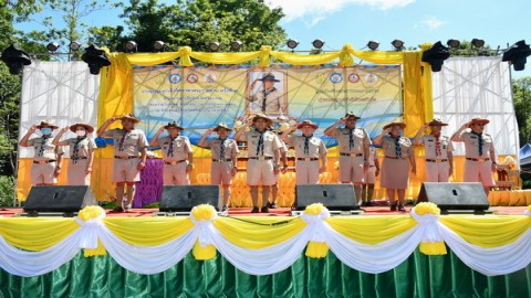 ศรีสะเกษจัดพิธีทบทวนคำปฏิญาณและสวนสนาม ลูกเสือ เนตรนารี เนื่องในวันคล้ายวันสถาปนาคณะลูกเสือแห่งชาติ ประจำปี 2566