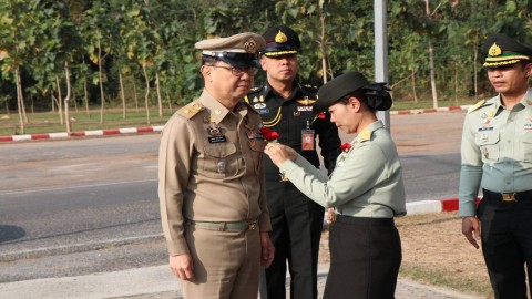 ผวจ.เป็นตัวแทนทหารผ่านศึกจังหวัดกาญจนบุรี วางพวงมาลาในงานวันทหารผ่านศึก