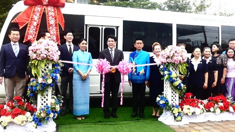 สถานทูตญี่ปุ่นประจำประเทศไทยมอบรถมินิบัส ในโครงการความร่วมมือทางด้านเศรษฐกิจแบบให้เปล่าฯ