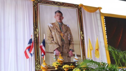 รัฐมนตรีว่าการกระทรวงมหาดไทย มอบเหรียญพระราชทาน ให้กับกำนัน ผู้ใหญ่บ้าน และมอบโฉนดที่ดินให้แก่ประชาชน