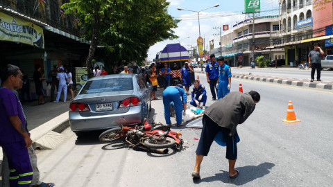 "สาวใหญ่วัย48" ดับคาถนน หลังโดนกระบะเฉี่ยวชนจนล้ม