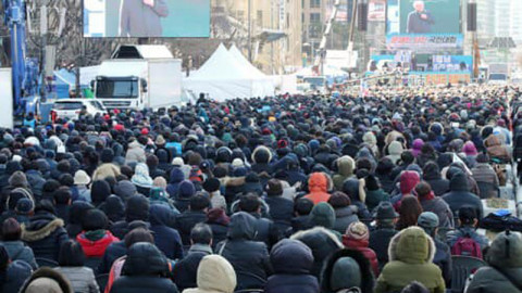 เกาหลีใต้วุ่นวาย ! สมาคมชาวคริสต์ 8000 คน ชุมนุมพร้อมบอก "มาร่วมสวดมนต์กับเรา พระเจ้าจะรักษาคุณได้" #จากไวรัสโคโรนา