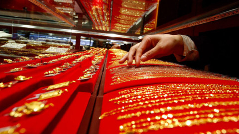"ราคาทอง" เปิดตลาดเช้าวันนี้ ลดลงเล็กน้อย ทองคำแท่งรับซื้อบาทละ 24,650