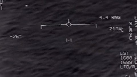 เปิดคลิป UFO ที่นักบินถ่ายไว้ ถูกทางการยืนยันเป็นของจริง!