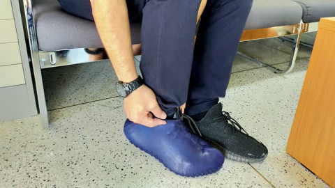 ม.อ. พัฒนายางหุ้มรองเท้าป้องกันโควิด-19