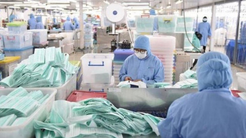 แห่เปิดโรงงานผลิตหน้ากากอนามัยที่ไทย เตรียมขายราคาถูก  ตอนนี้ผลิตได้วันละ4.2 ล้านชิ้น 