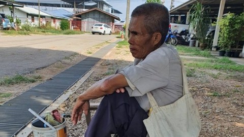 เวทนา คุณตาวัย 70 เดินตามบ้านจนเจ็บขา รับจ้างลับมีด เลี้ยง 9 ชีวิต 