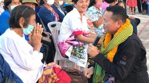 ประทับใจ มนต์แคน แก่นคูน แจกผ้าห่ม 600 ผืน ให้ชาวบ้าน 12 หมู่บ้าน