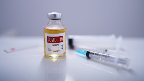 เช็คด่วน ! "4 กลุ่มเป้าหมาย" ที่ได้รับการฉีดวัคซีนโควิด-19 อันดับแรก !