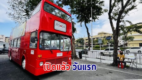เปิดแล้วเที่ยวแรก นั่งรถบัสเปิดประทุน 2 ชั้น และรถโบราณ