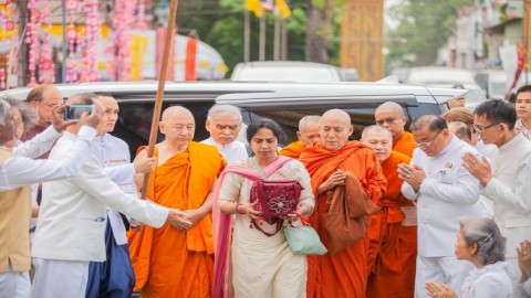  วัฒนธรรมจังหวัด ร่วมพิธีอัญเชิญพระอรหันธาตุของพระสารีบุตรและพระโมคคัลลานะที่กองบิน 21